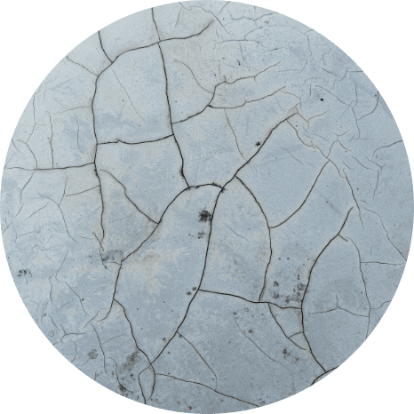 髪の毛ほどの細いひび割れがある